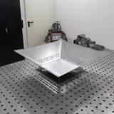 Die Feuerschale Spiky in der Gesamtansicht von links.