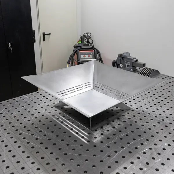 feuerschale_spiky_prototyp_2 Die Feuerschale Spiky in der Gesamtansicht von links.