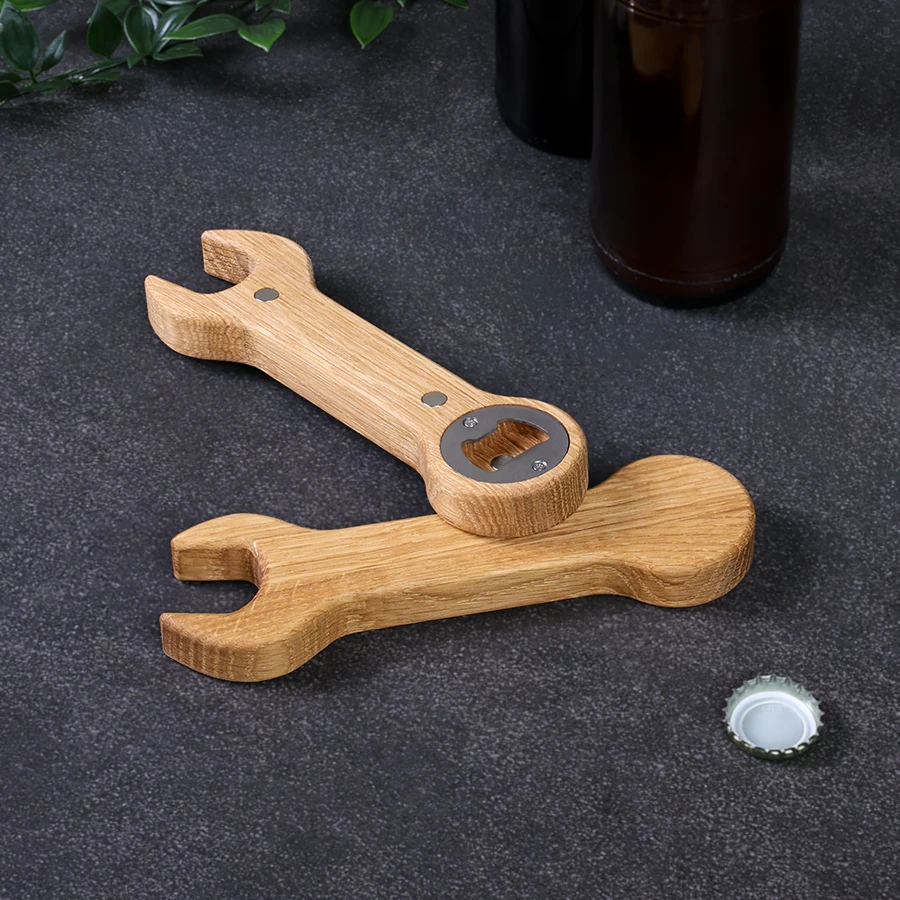 flaschenoeffner-schraubenschluessel-eiche-3 Handgefertigter Flaschenöffner aus massivem Eichenholz in Form eines Schraubenschlüssels, mit Magneten und individueller Gravur