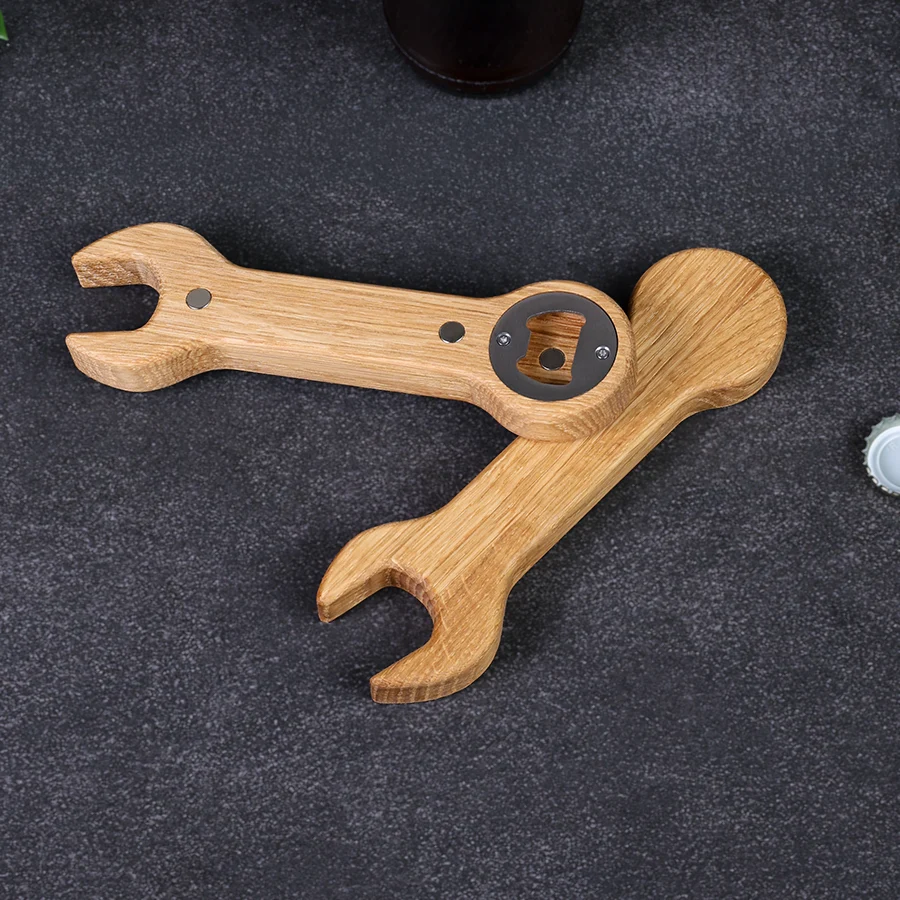 flaschenoeffner-schraubenschluessel-eiche-5 Flaschenöffner in Schraubenschlüsselform aus Eichenholz, präzise CNC-gefertigt, fein geschliffen und mit Magnet zum Auffangen von Kronkorken