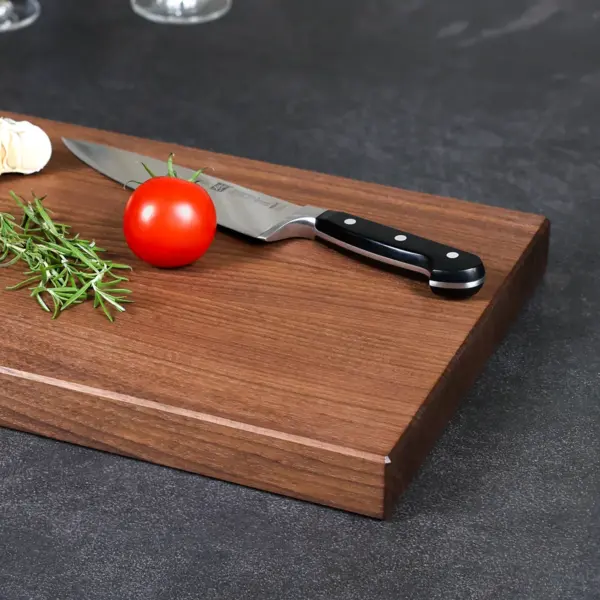 Schneidebrett aus massivem amerikanischen Nussbaumholz, handgefertigt und geölt