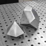 Ein Diamant in verschiedenen Größen als Bausatz zum Schweißen. Geeignet für MAG-, WIG- sowie Elektrodenschweißen.