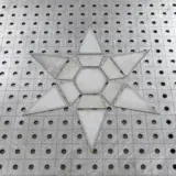 Die dreizehn Einzelteile eines Diamanten zum Schweißen.