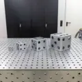 Ein Spielwürfel in unterschiedlichen Größen als Bausatz zum Schweißen. Geeignet für MAG-, WIG- sowie Elektrodenschweißen.